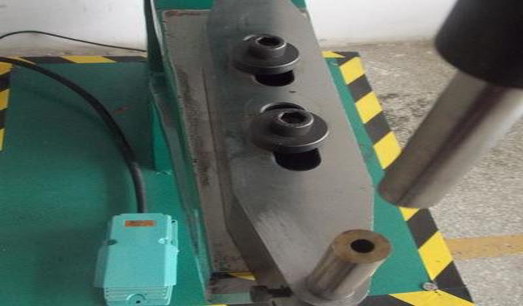 What are the advantages of automobile stamping parts in the fabrication process