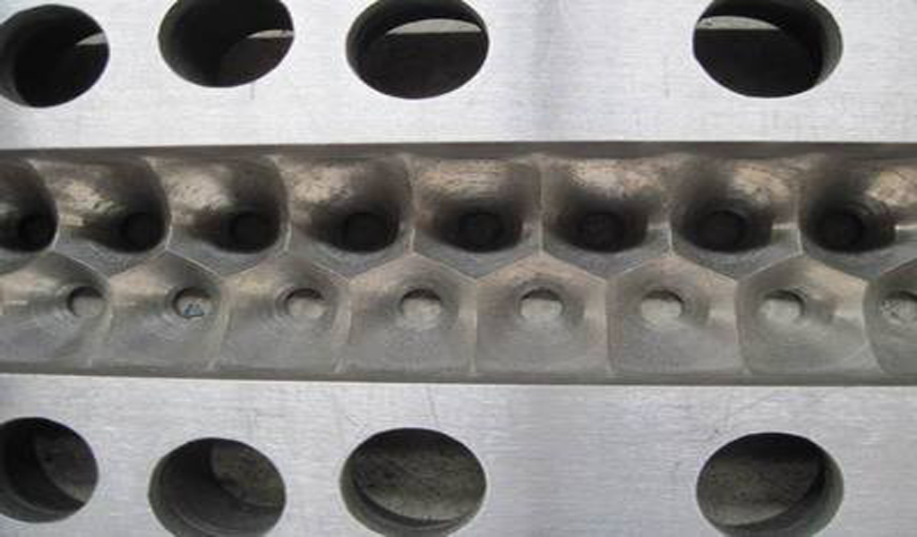 What are the technological properties that precision automotive stamping molds should have